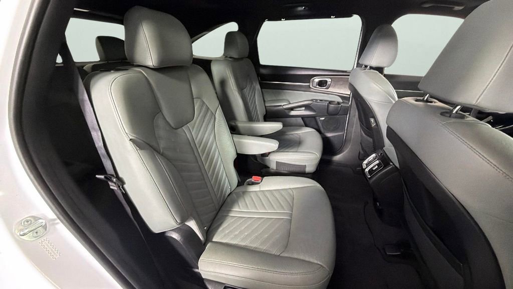 Used 2024 White Kia X-Pro SX Prestige image 32