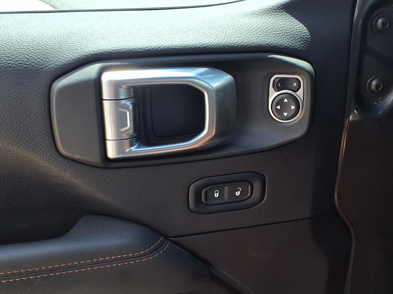 Used 2022 Granite Crystal Metallic Clearcoat Jeep Unlimited Rubicon 392 image 23