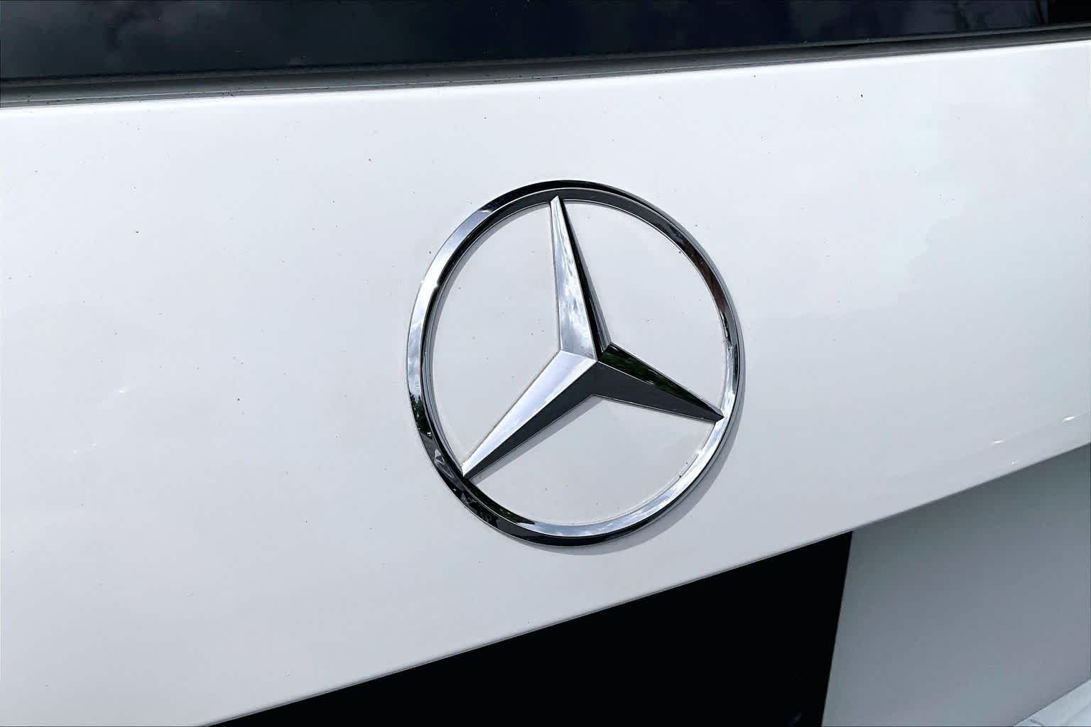 Used 2024 Polar White Mercedes-Benz GLA 250 image 31