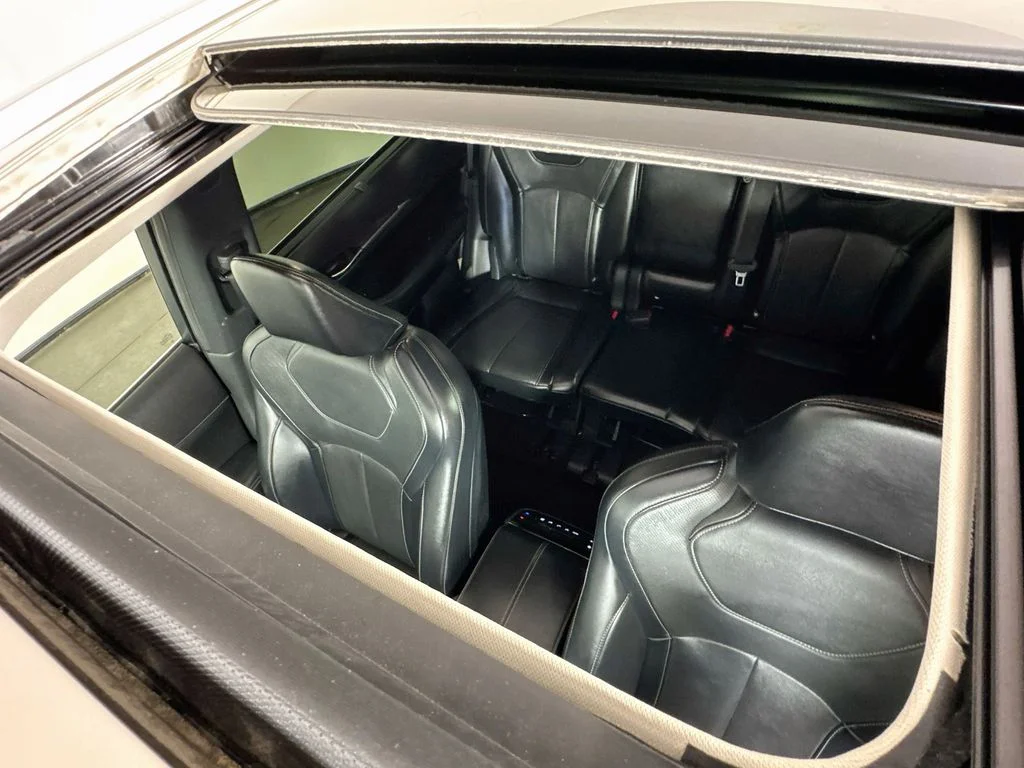Certified Used 2023 Silver INFINITI LUXE image 28