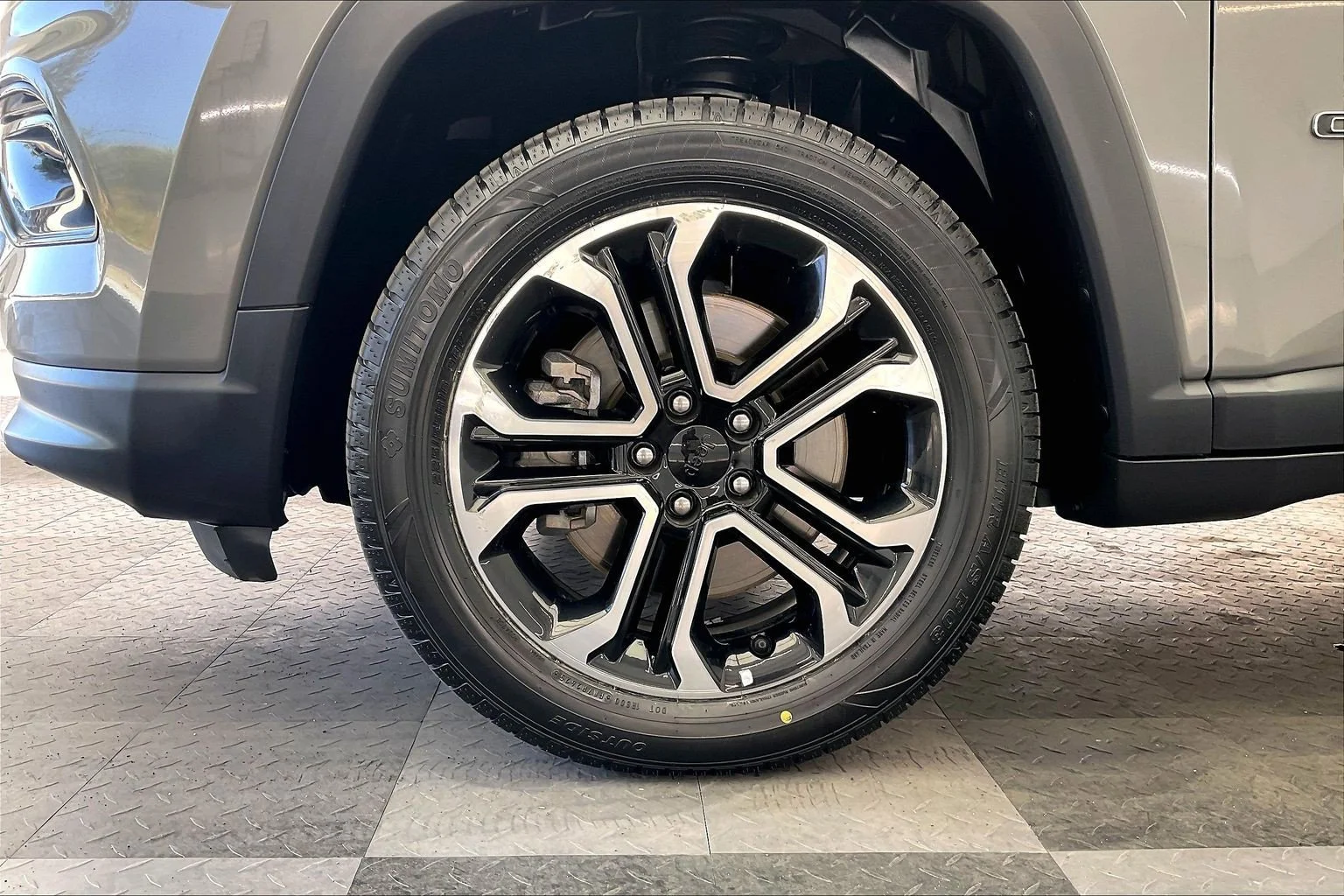 Used 2024 Sting-Gray Clearcoat Jeep Limited image 8