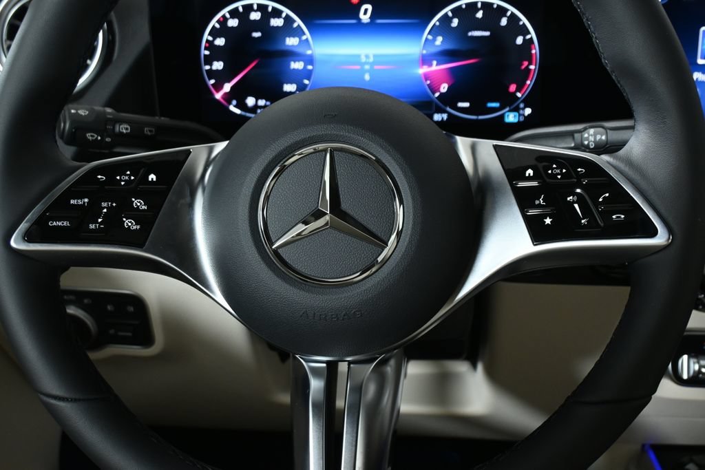 New 2026 Polar White Mercedes-Benz GLA 250 image 44
