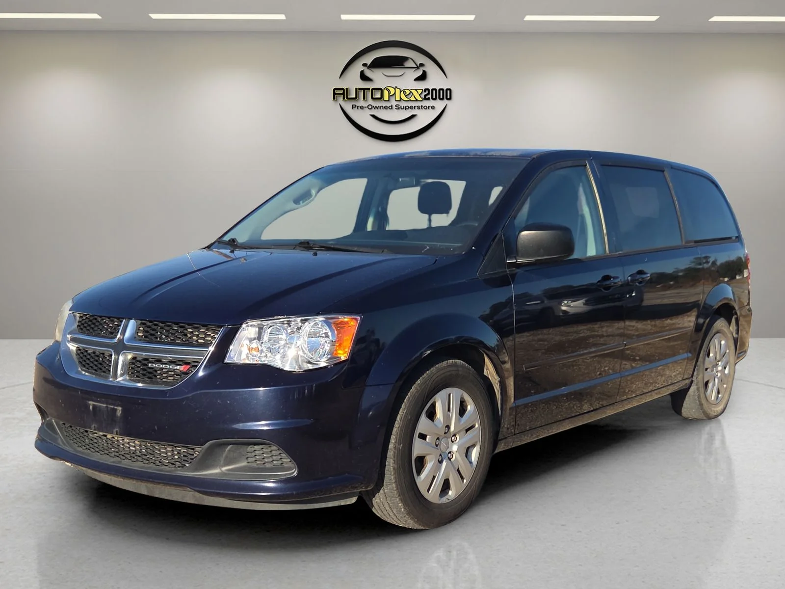 Used 2016 Blue Dodge SE image 3