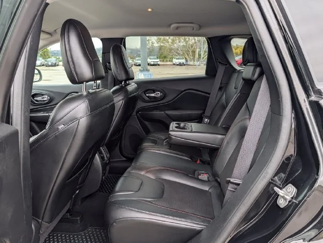 Used 2021 Black Jeep Trailhawk image 12
