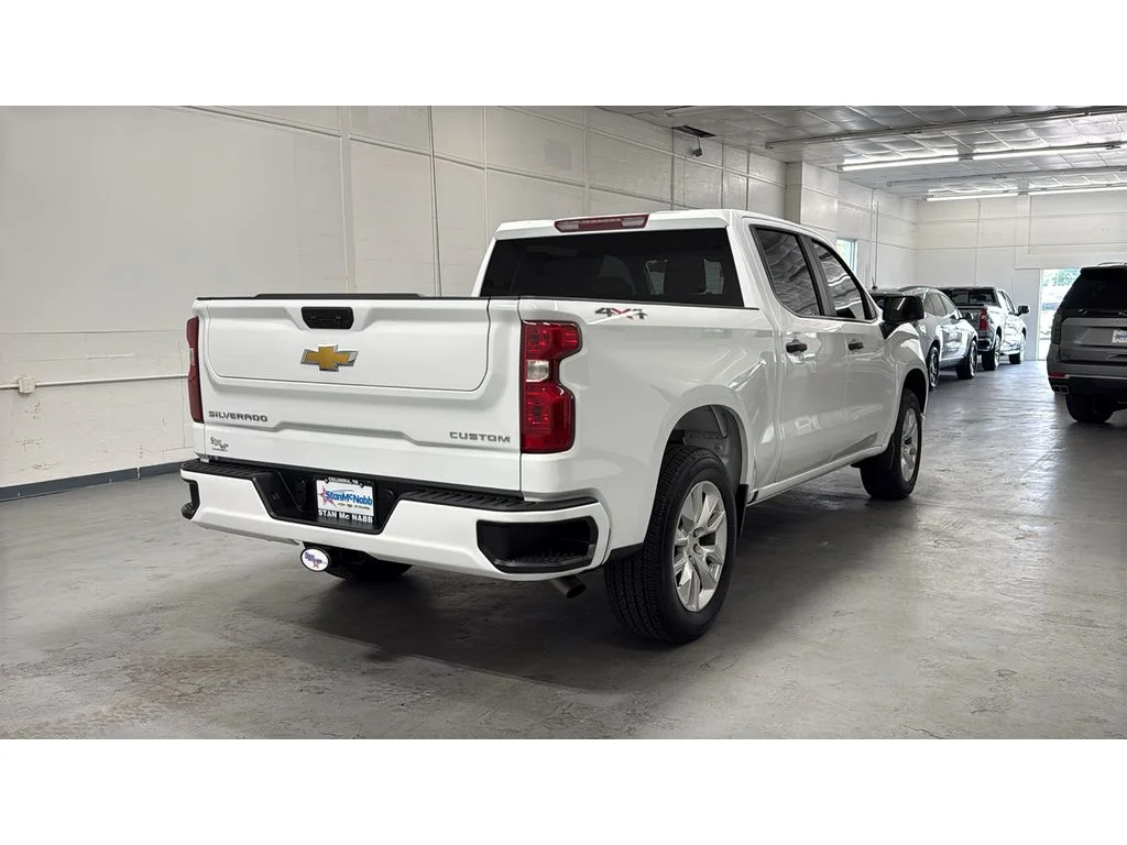 Used 2025 Summit White Chevrolet Custom image 5