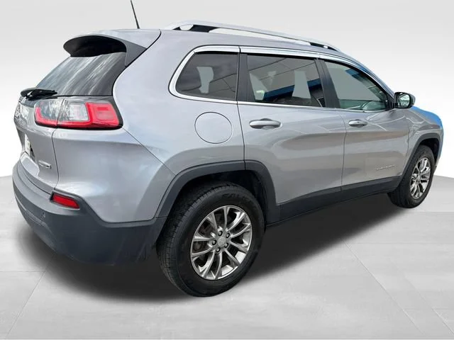 Used 2020 Silver Jeep Latitude Plus 4x4 image 7