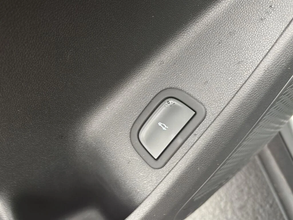 Used 2026 Sterling Gray Metallic Chevrolet FWD LT image 8