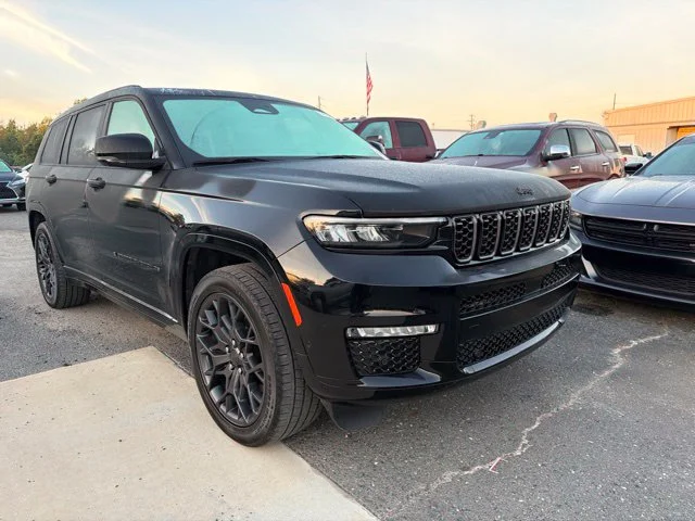 Used 2025 Black Jeep Summit image 3