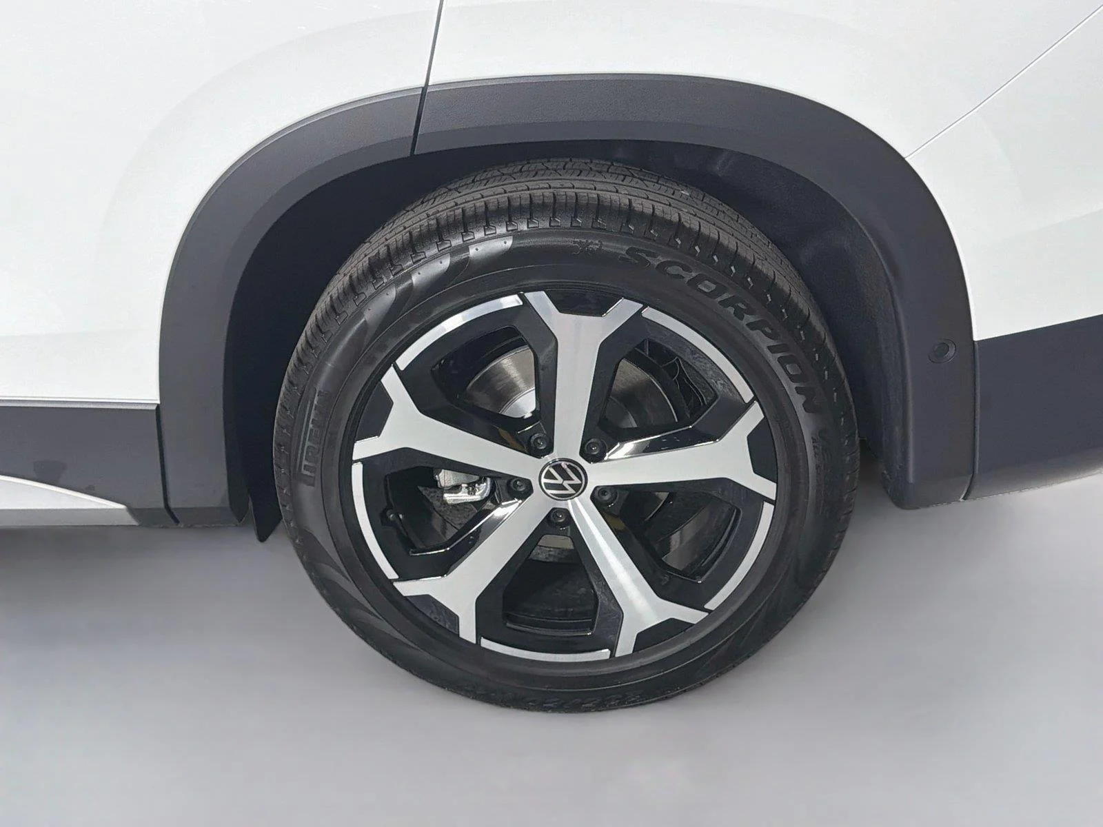 New 2026 Pure White Volkswagen SE image 29