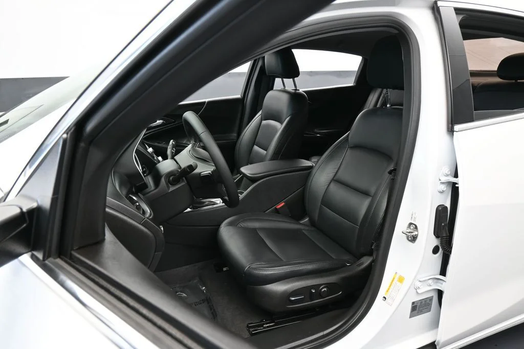 Used 2024 Summit White Chevrolet RS image 9