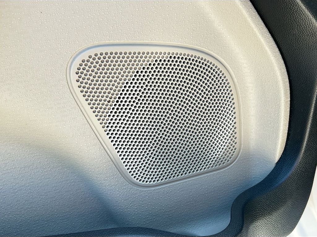 Used 2016 White Platinum Clearcoat Metallic Ford Titanium image 19
