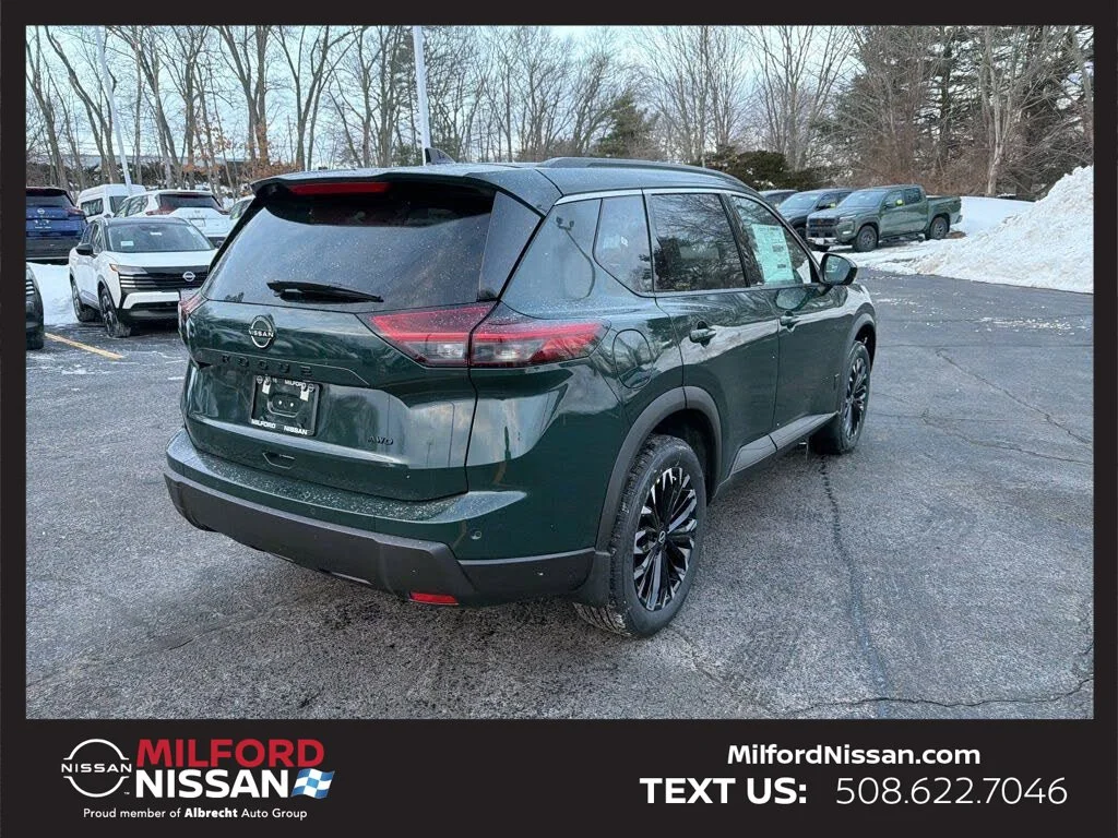 Used 2026 Green Nissan Dark Armor image 6