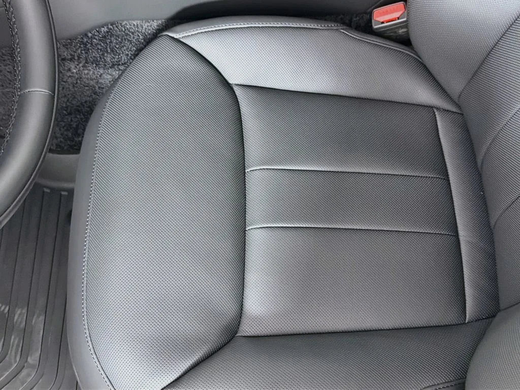 New 2026 Santorini Black Land Rover SE 7 Seats image 20