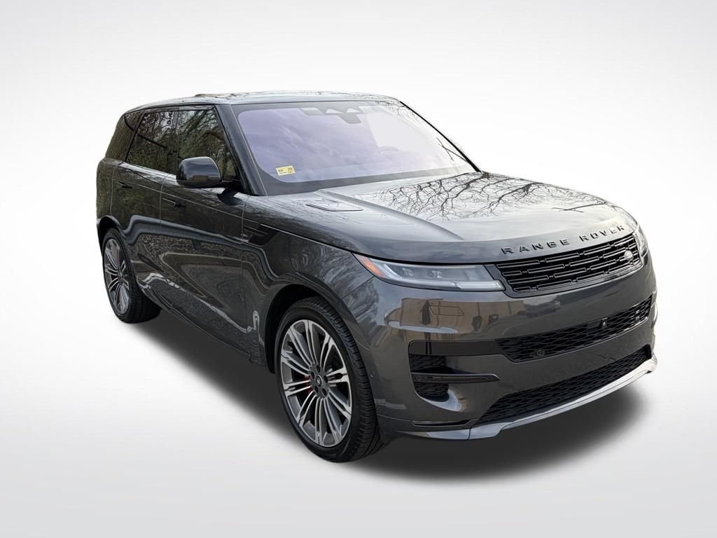 Used 2023 Gray Land Rover SE Dynamic image 3