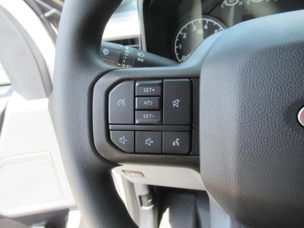 New 2024 Oxford White Ford F-250® XL image 17