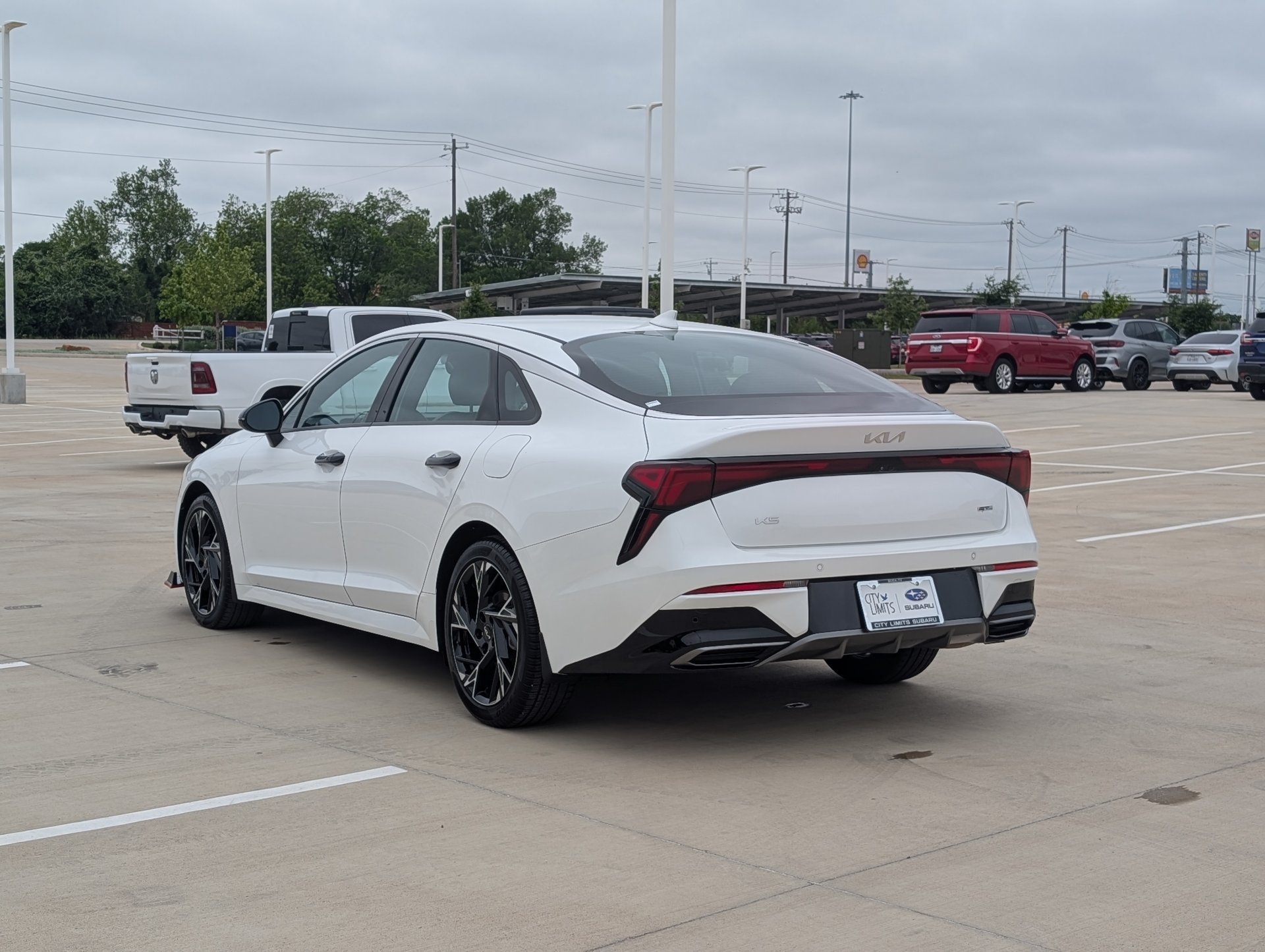 Used 2025 White Kia GT-Line image 4