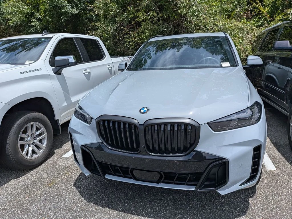 Used 2026 Gray BMW xDrive40i image 3