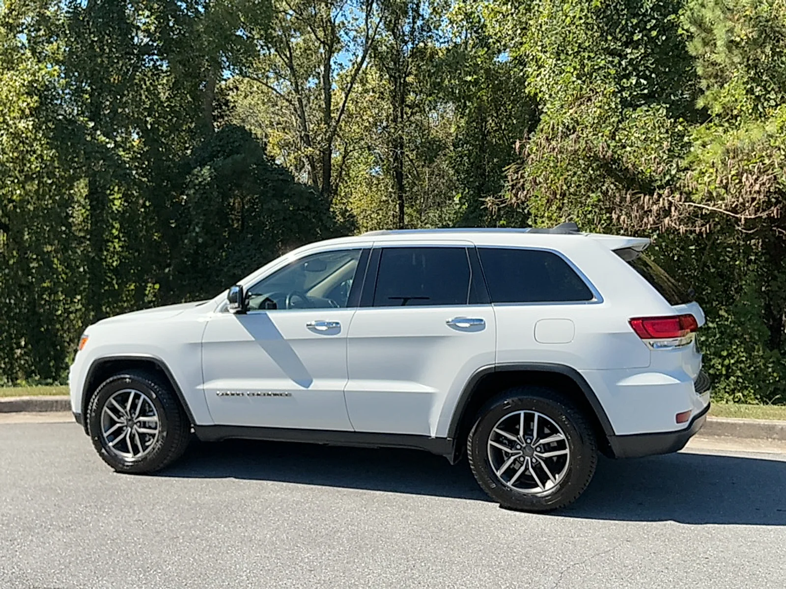 Used 2020 Bright White Clearcoat Jeep Limited 4x2 image 3