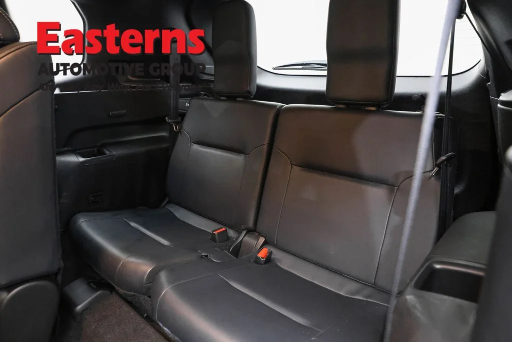 Used 2024 Silver Mitsubishi SE image 26