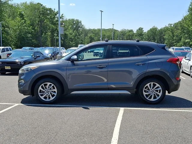 Used 2017 Gray Hyundai SE image 8
