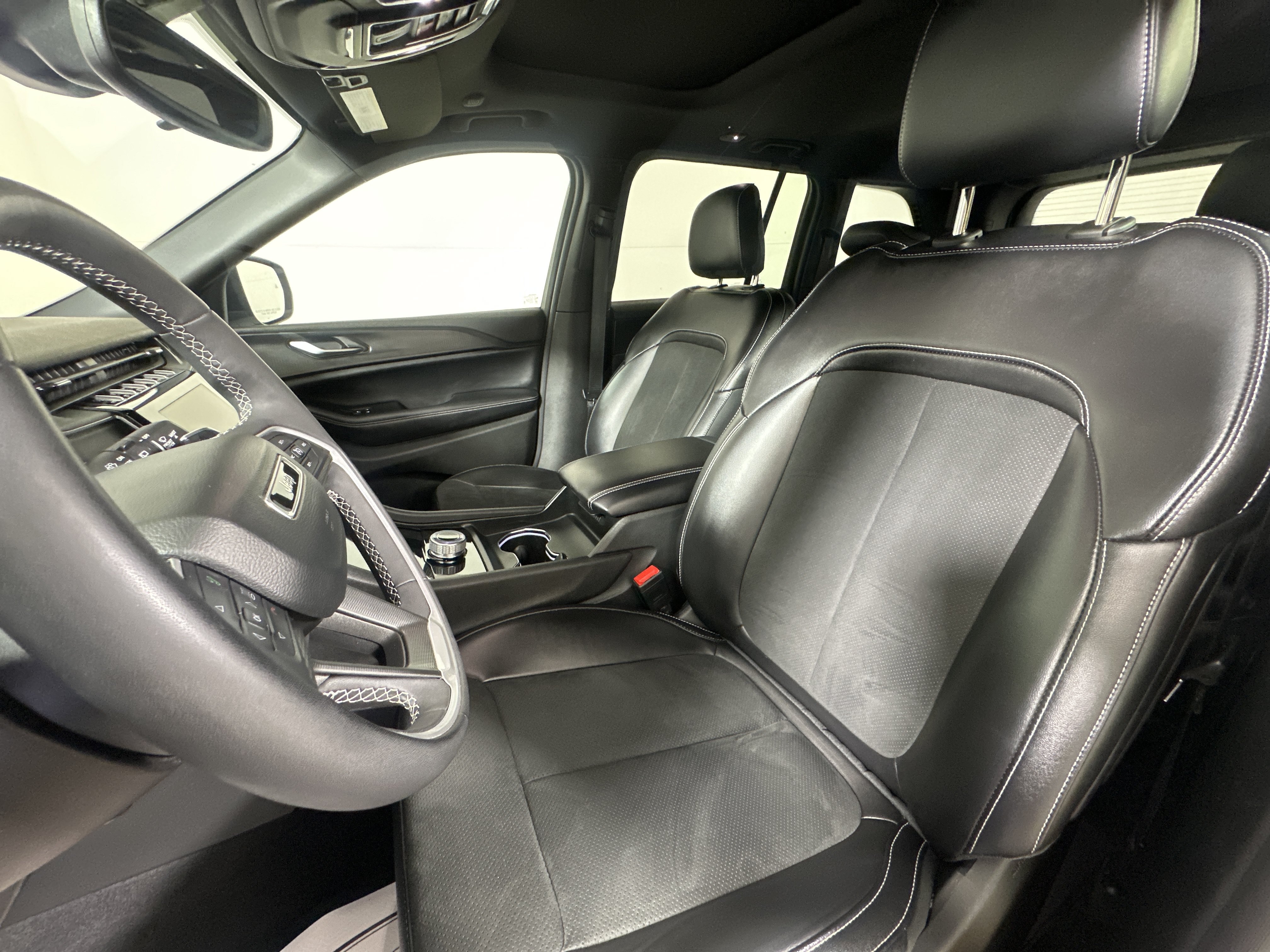 Certified Used 2023 Bright White Clearcoat Jeep Altitude X image 9