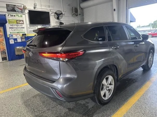Used 2023 Gray Toyota L image 3