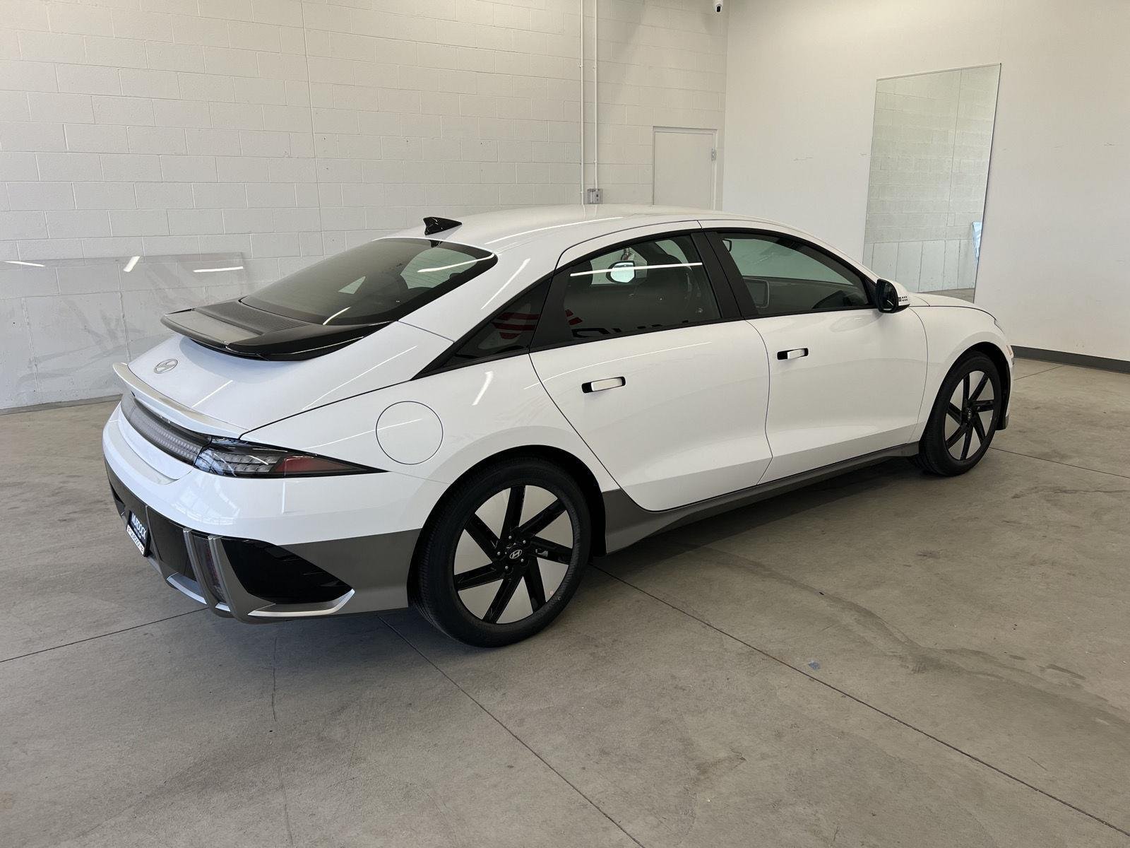 2025 Hyundai IONIQ 6 SE - Photo 4