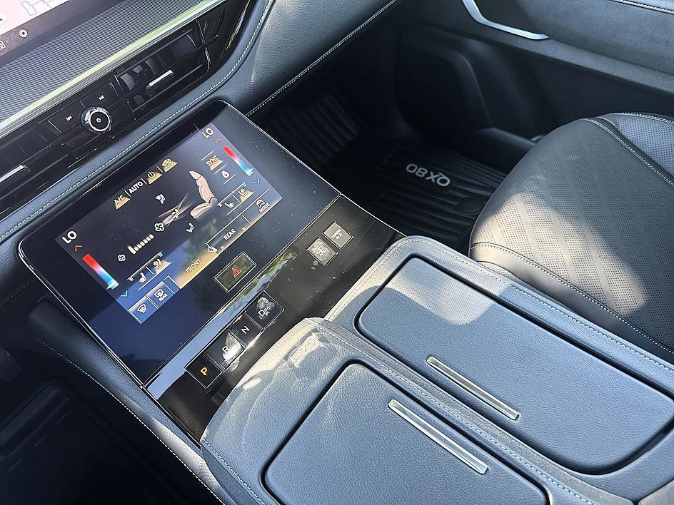 New 2026 Black Obsidian INFINITI LUXE image 18