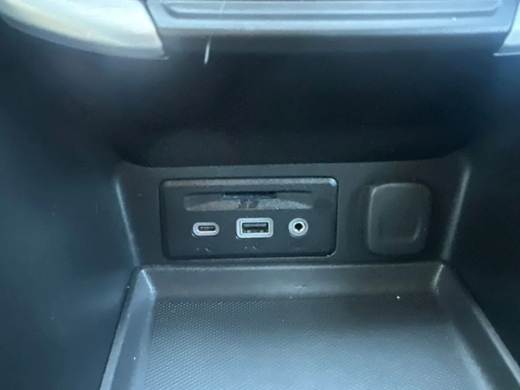 Used 2023 White GMC SLT image 22