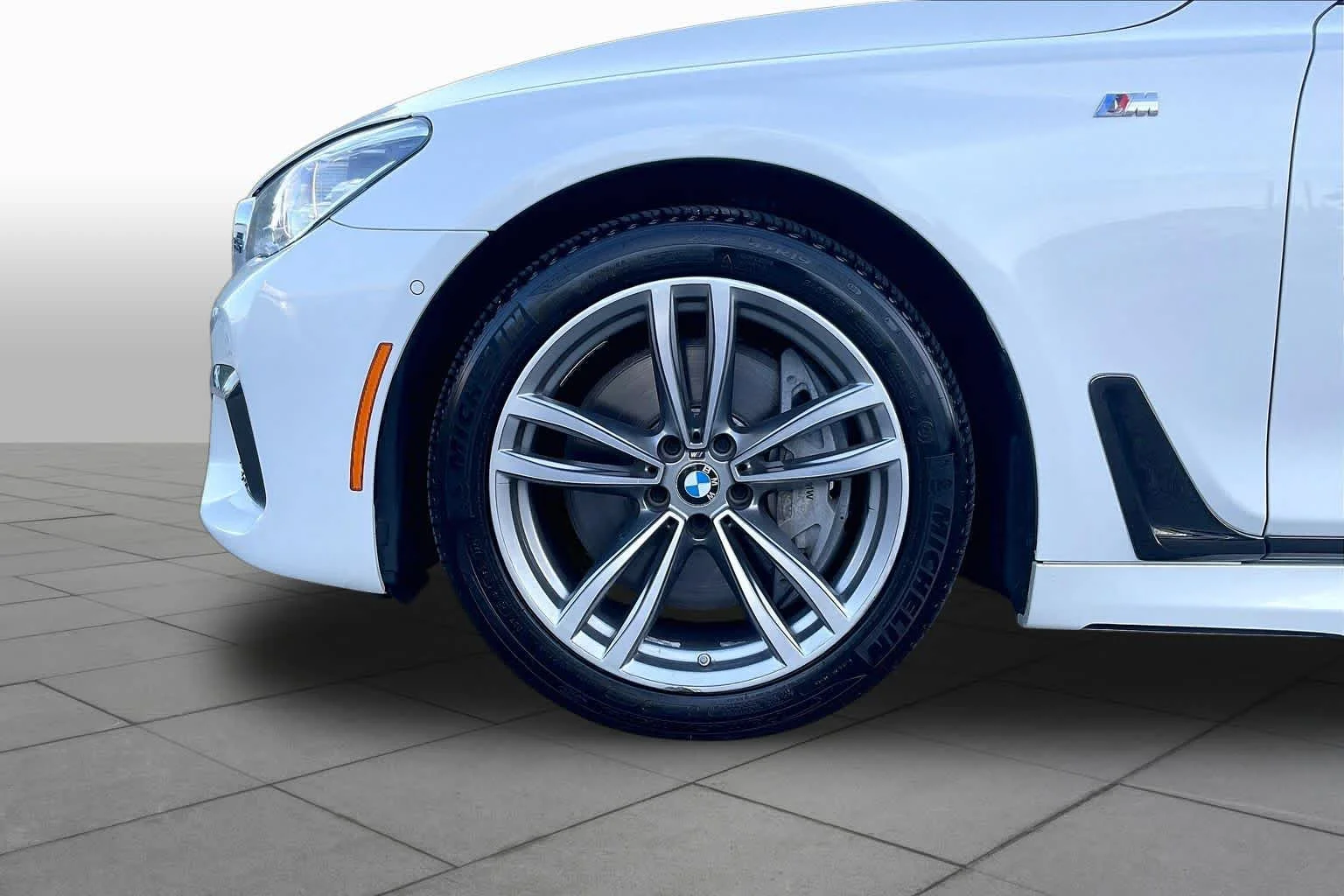Used 2019 Mineral White Metallic BMW 750i xDrive image 10