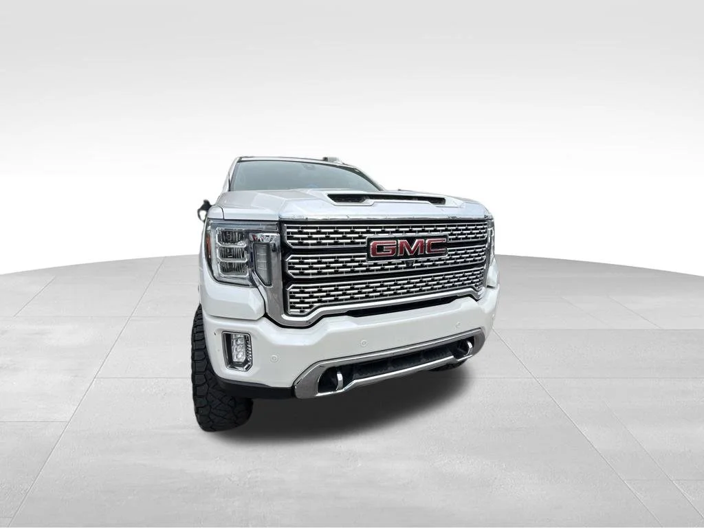 Used 2020 White GMC Denali image 32