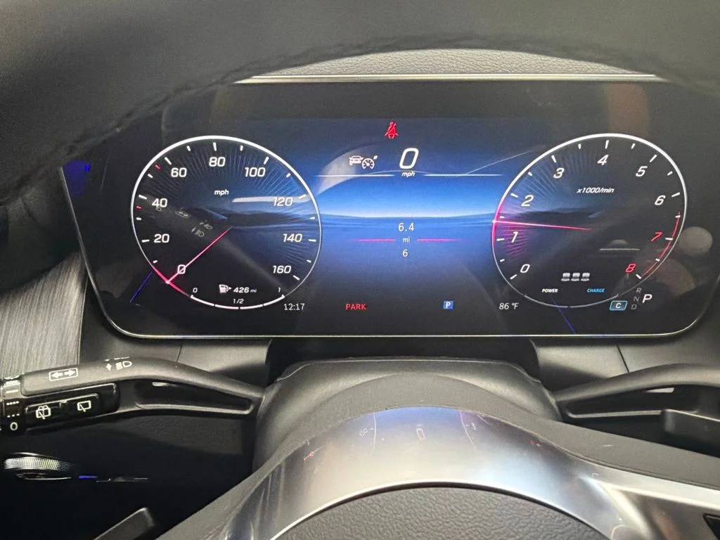 New 2027 White Mercedes-Benz GLC 300 image 30