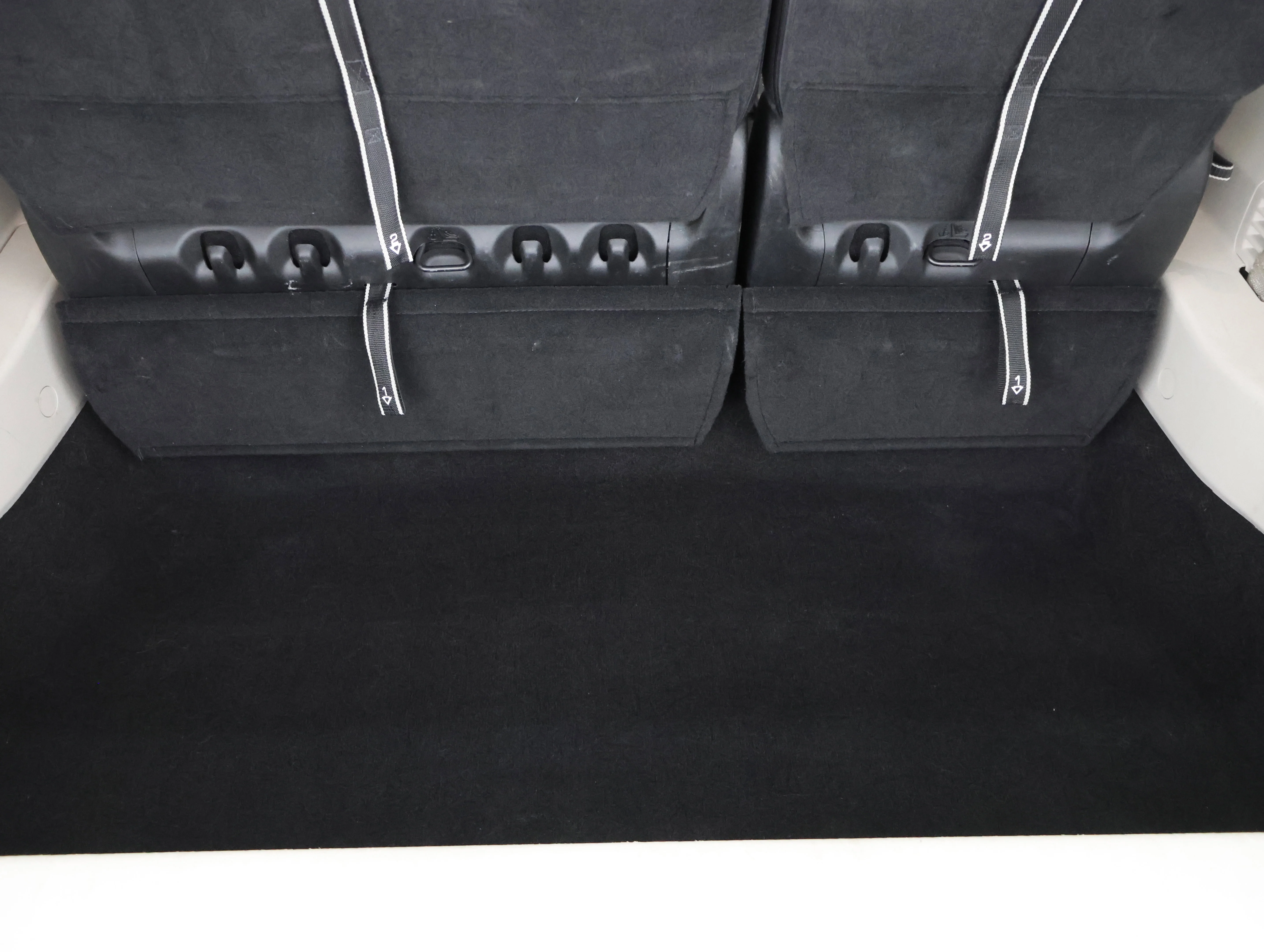 Used 2024 Diamond Black Crystal Pearlcoat Chrysler Touring L image 28