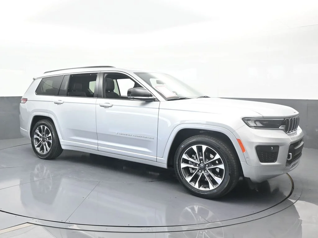 Used 2024 Silver Zynith Jeep Overland image 8