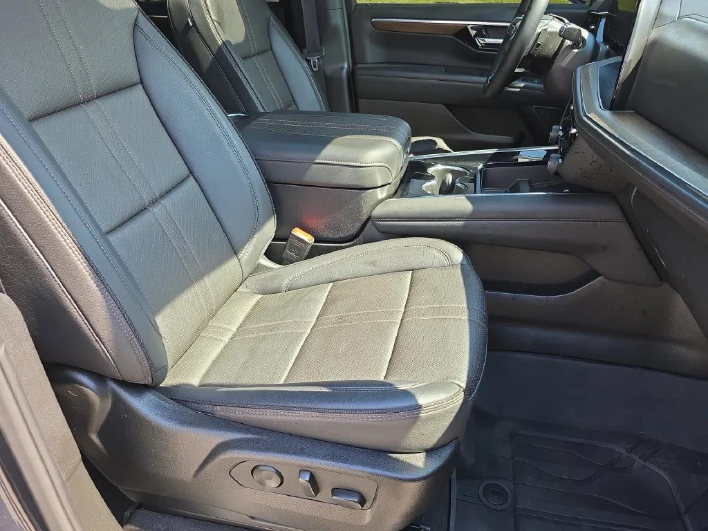 Used 2025 Dark Ash Metallic Chevrolet High Country image 29