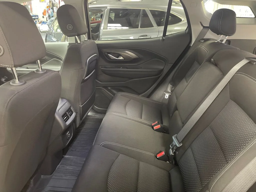 Used 2024 White GMC SLE image 27