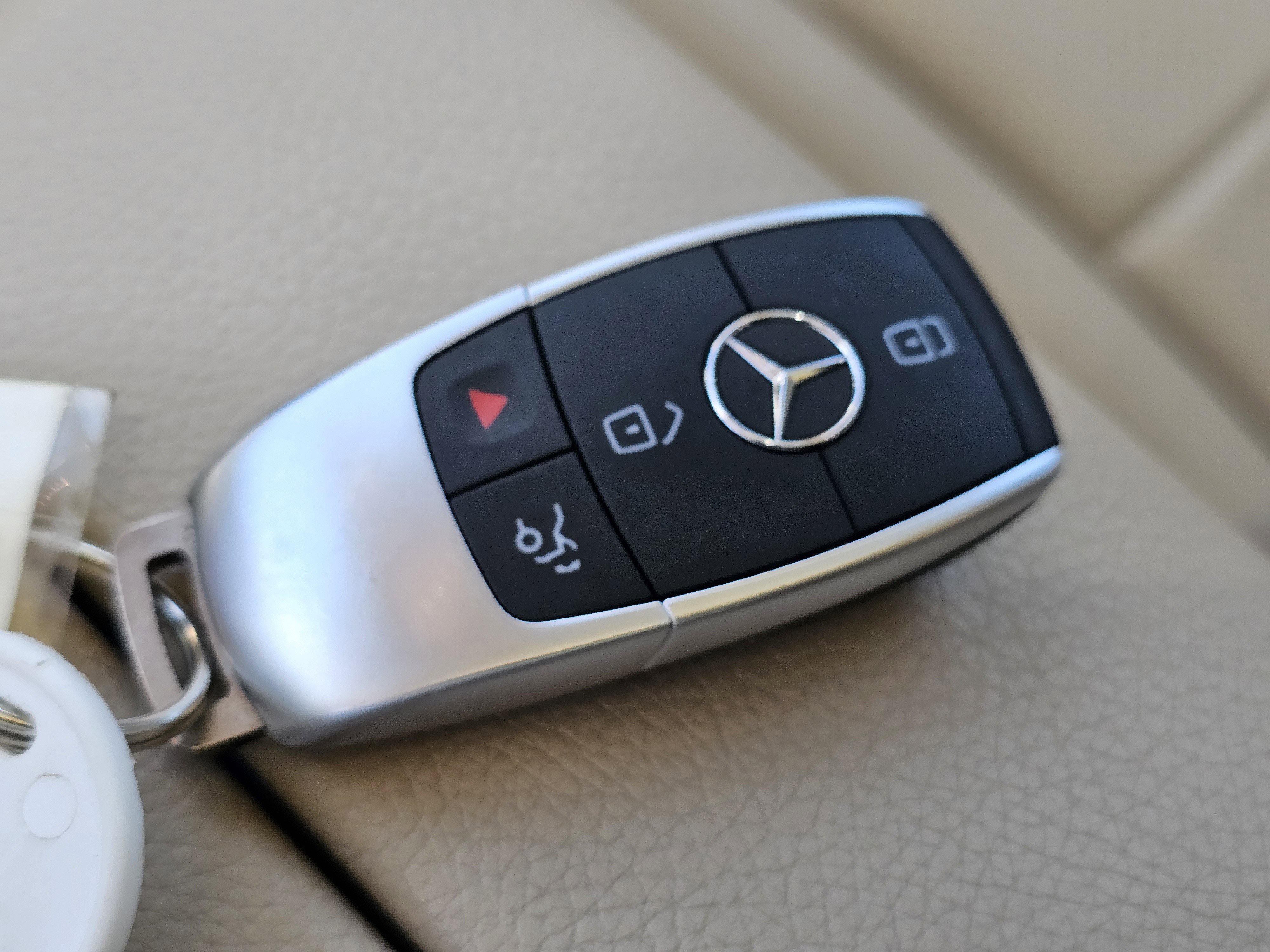 Used 2020 Mojave Silver Metallic Mercedes-Benz GLC 300 image 29