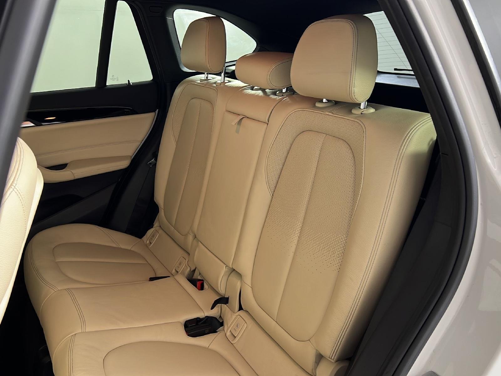 Used 2018 Alpine White Bmw  image 4