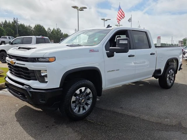 Used 2025 White Chevrolet Custom image 3