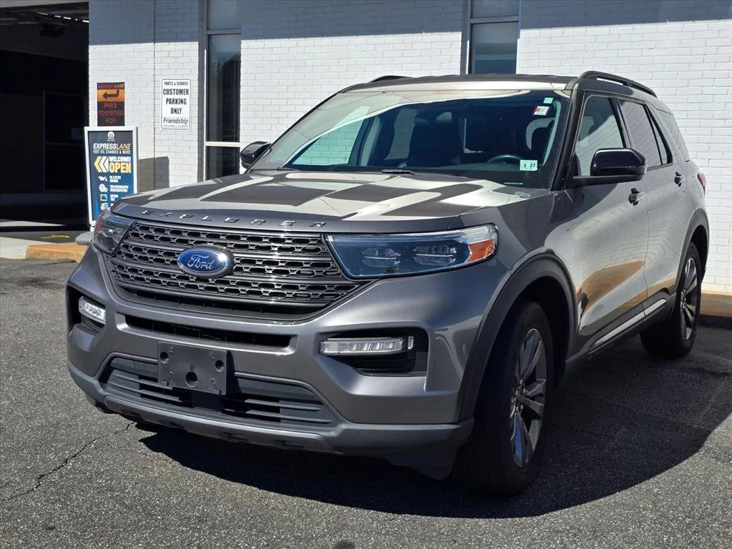 Used 2022 Gray Ford XLT image 2