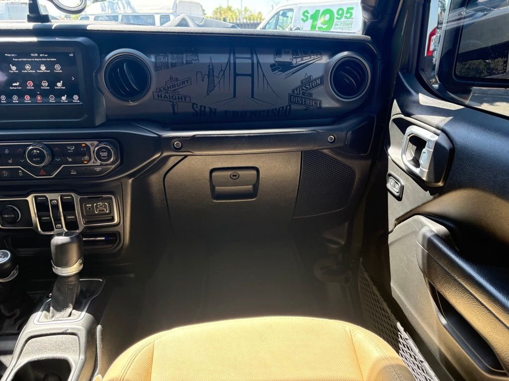 Used 2023 Green Jeep Sport S image 7