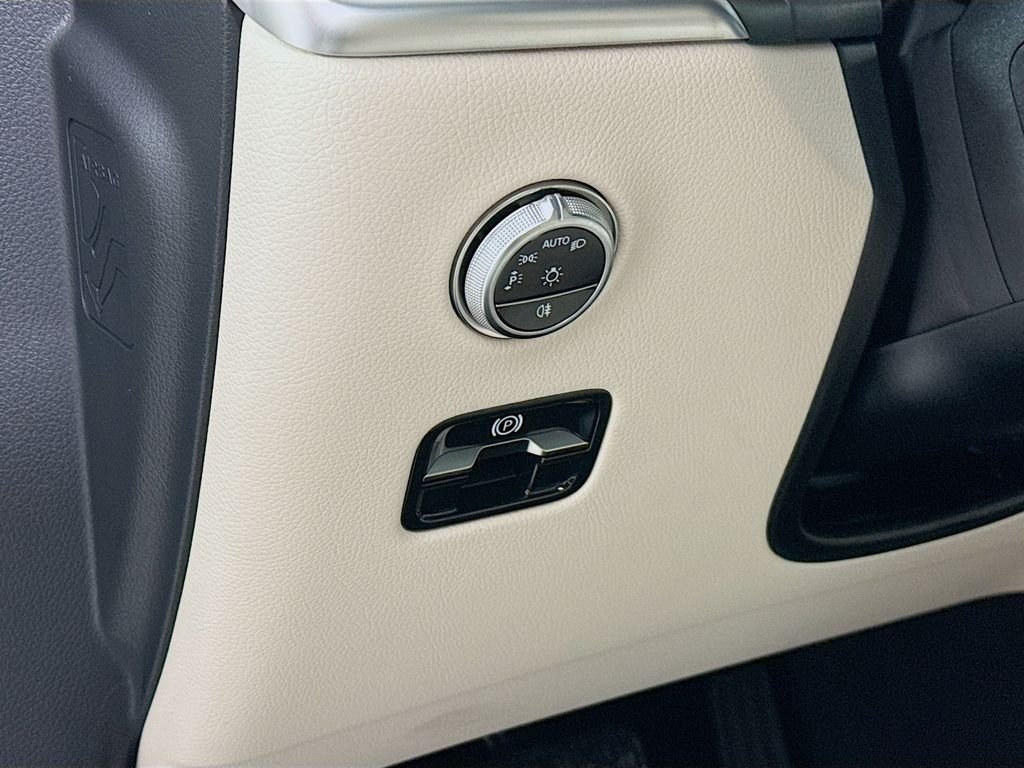 New 2026 Polar White Mercedes-Benz GLC 300 image 11