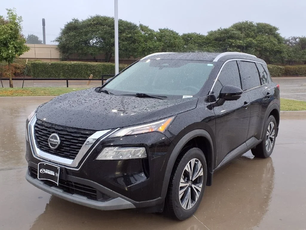 Used 2021 Black Nissan SV image 7