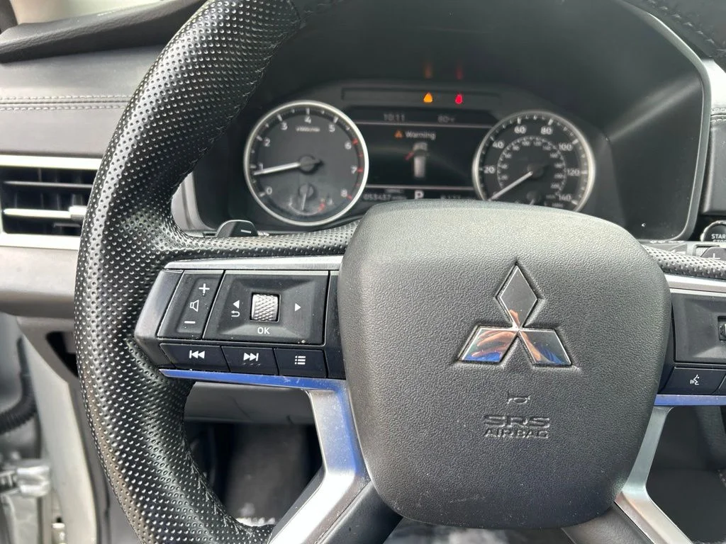 Used 2024 Black Mitsubishi SE image 23