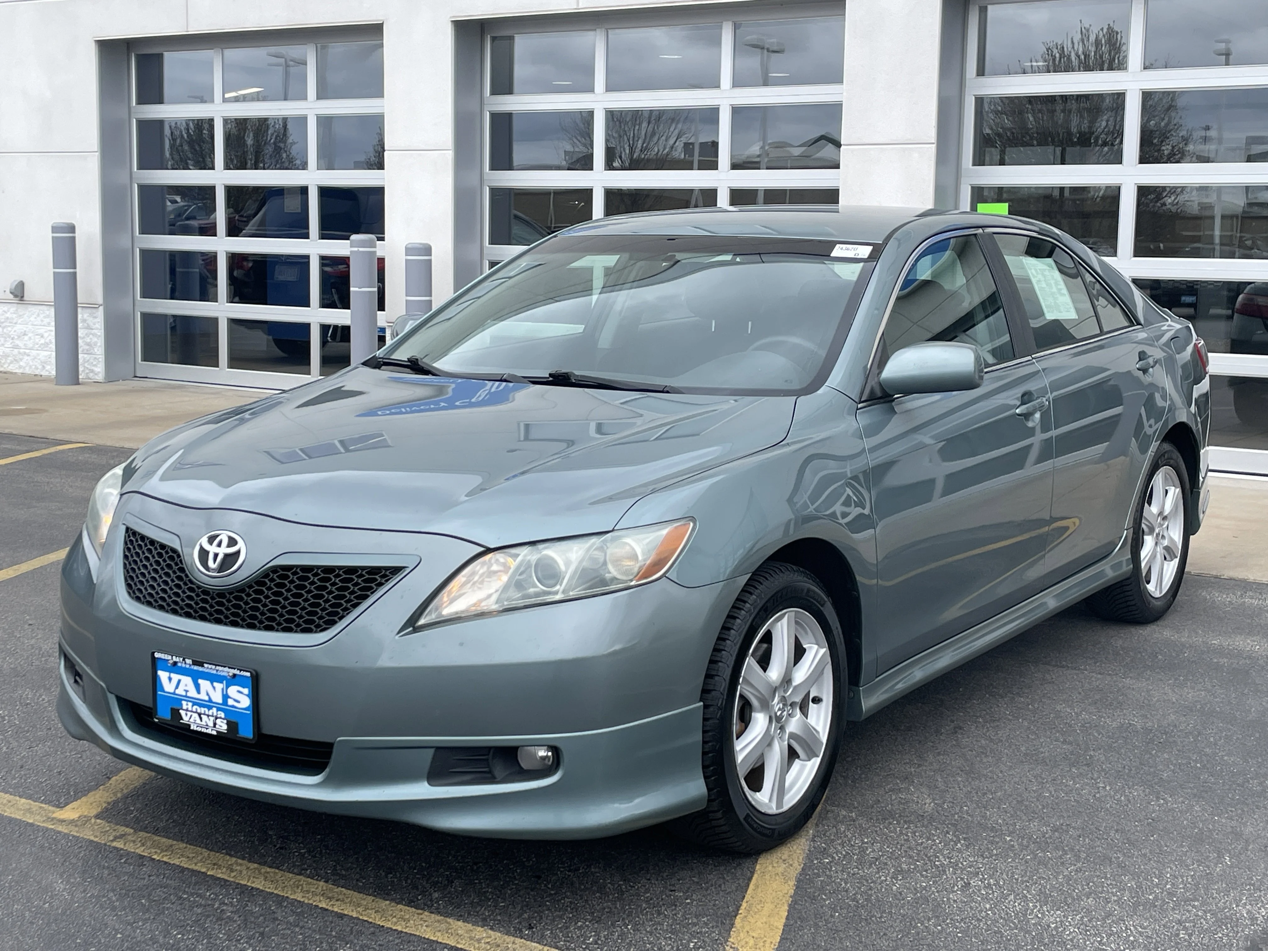 Used 2007 Aloe Green Metallic Toyota SE image 3