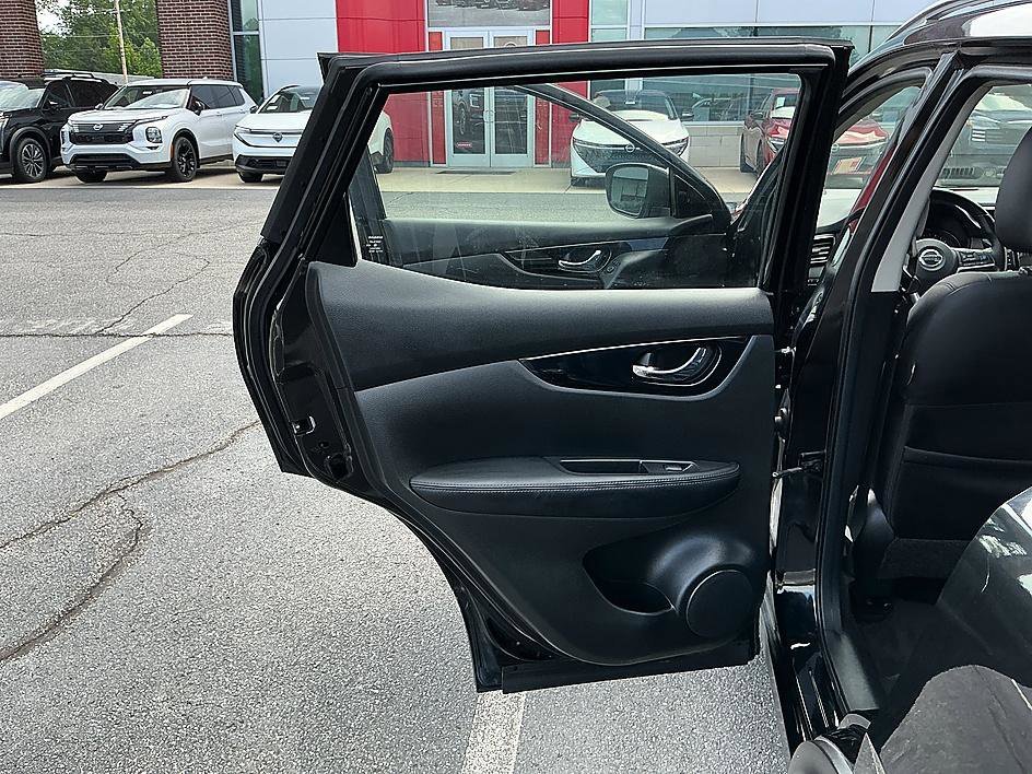 Used 2021 Magnetic Black Pearl Nissan SL image 24