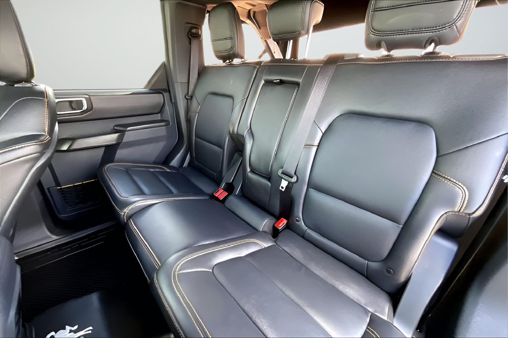 Used 2024 Gray Ford Badlands image 18