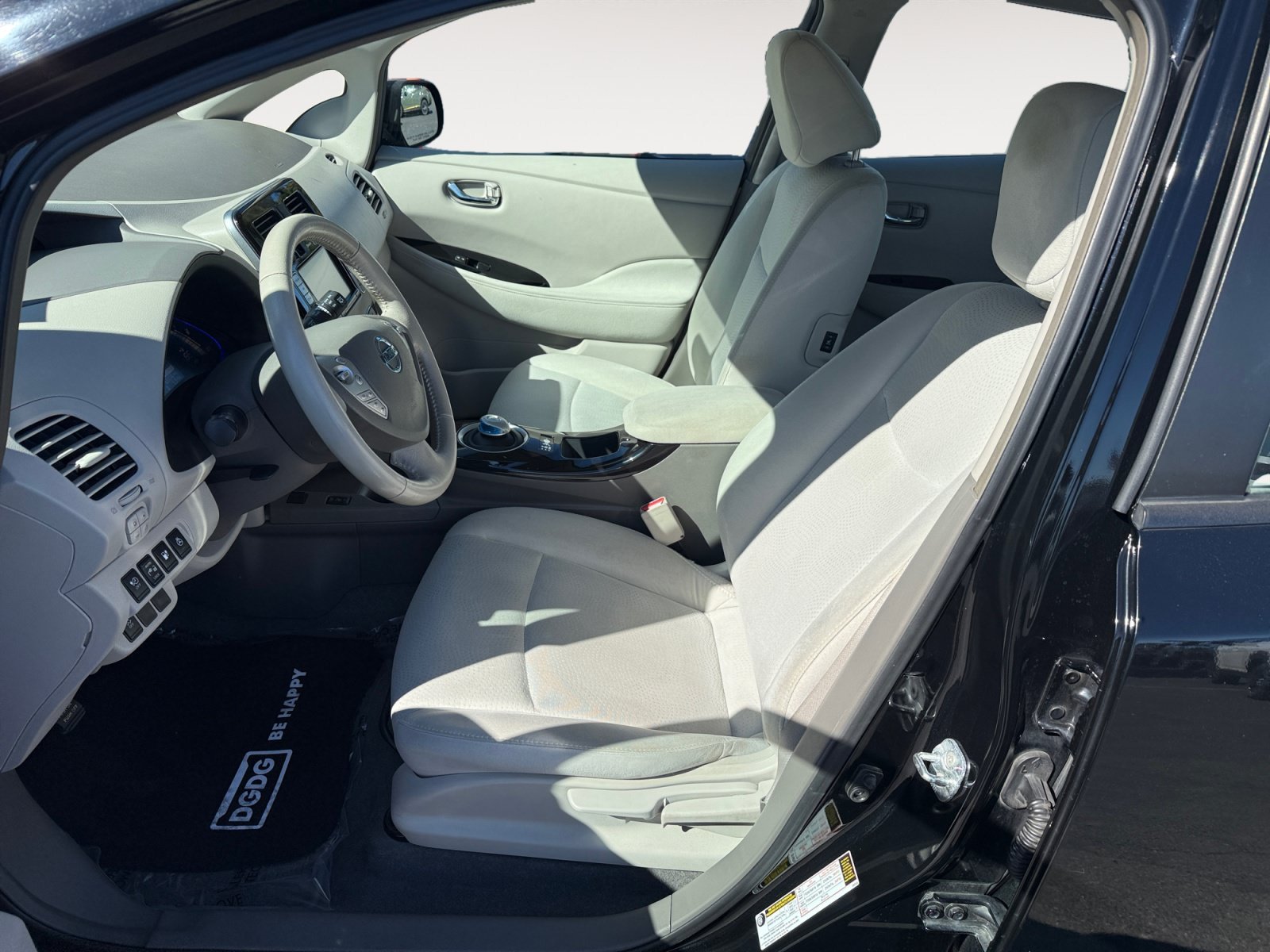 Used 2013 Super Black Nissan SV image 10