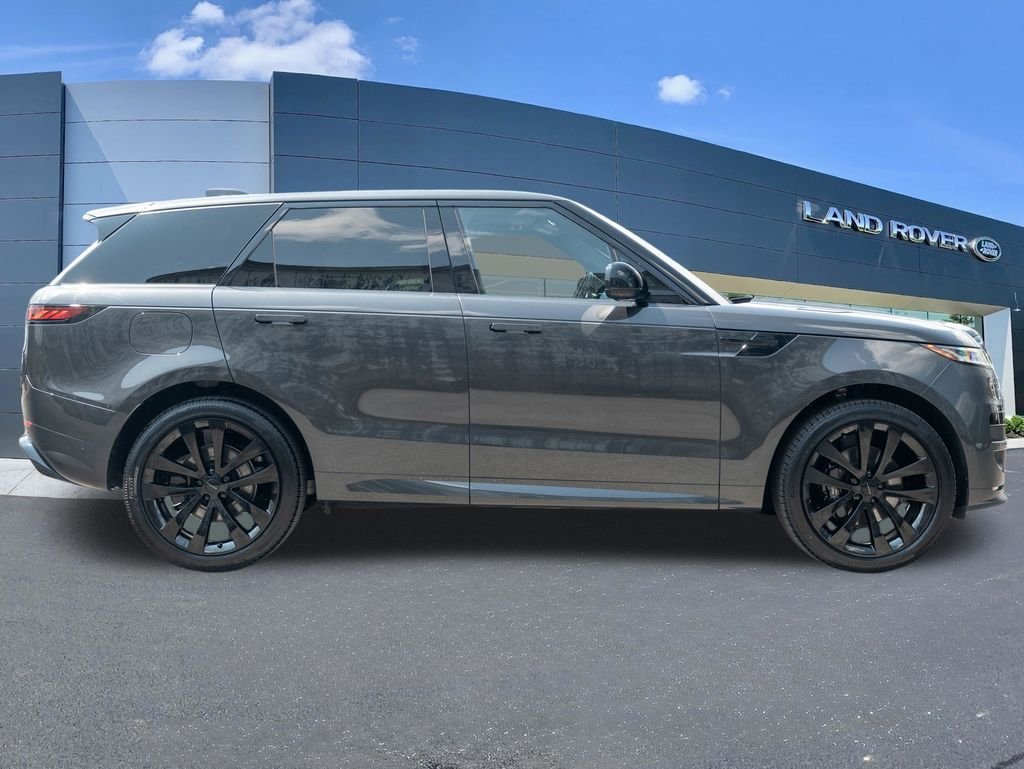 Used 2026 Black Land Rover Dynamic SE image 8