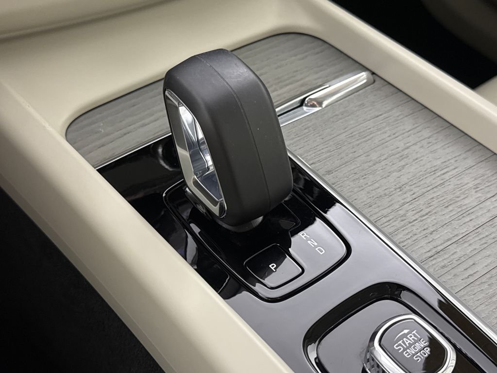2025 Volvo XC60 Plus - Photo 21